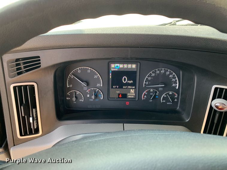 image for item DP8663 2020 Freightliner Cascadia  semi truck