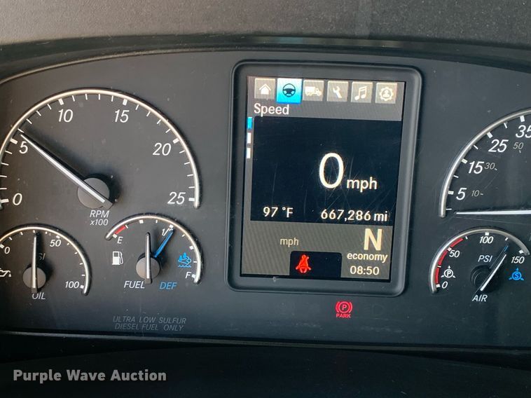 image for item DP8663 2020 Freightliner Cascadia  semi truck