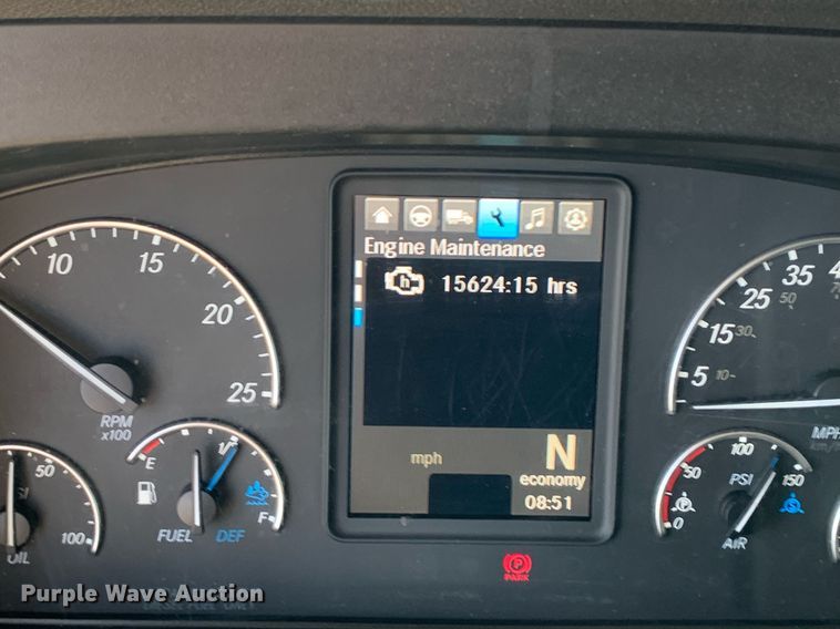 image for item DP8663 2020 Freightliner Cascadia  semi truck