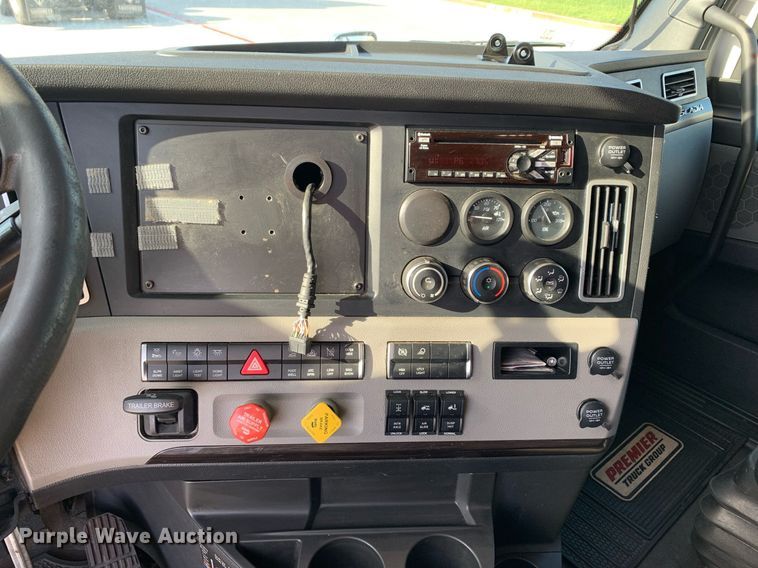 image for item DP8663 2020 Freightliner Cascadia  semi truck