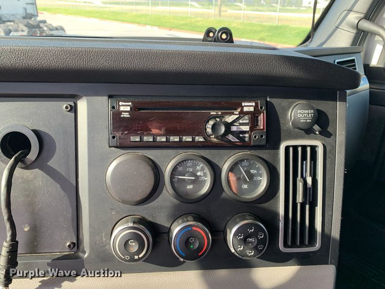 image for item DP8663 2020 Freightliner Cascadia  semi truck