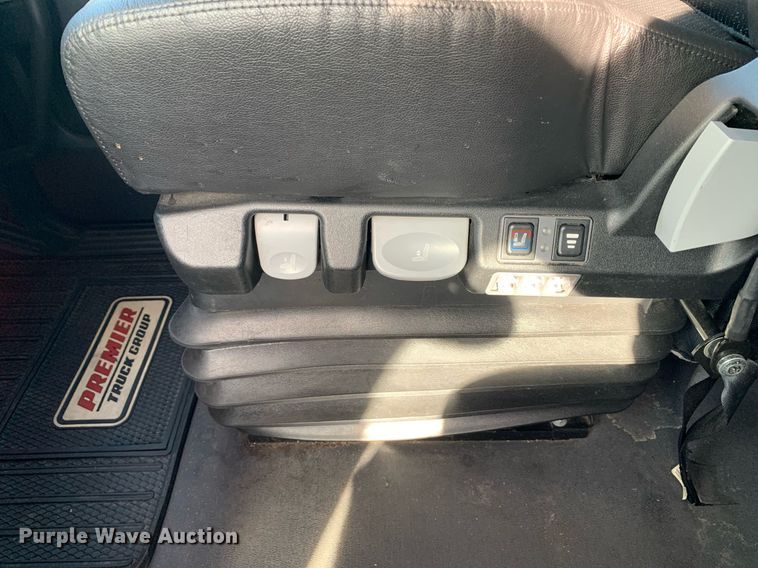 image for item DP8663 2020 Freightliner Cascadia  semi truck