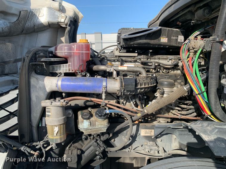 image for item DP8663 2020 Freightliner Cascadia  semi truck