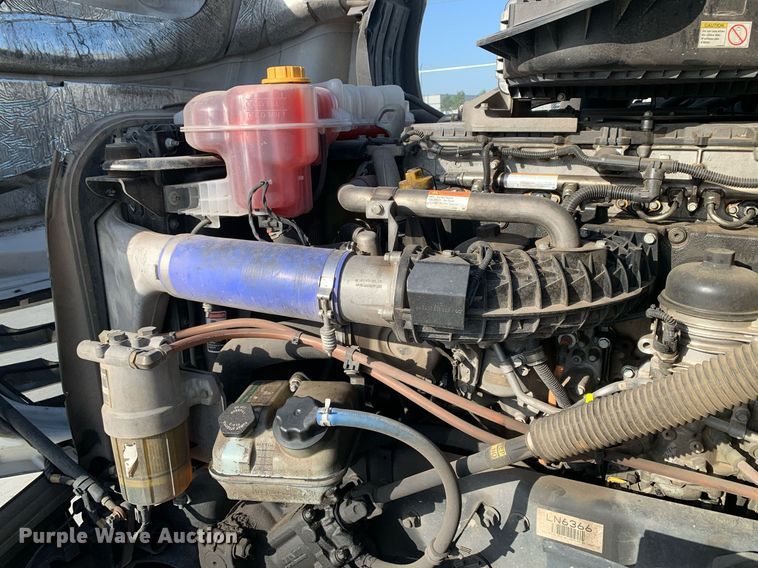 image for item DP8663 2020 Freightliner Cascadia  semi truck