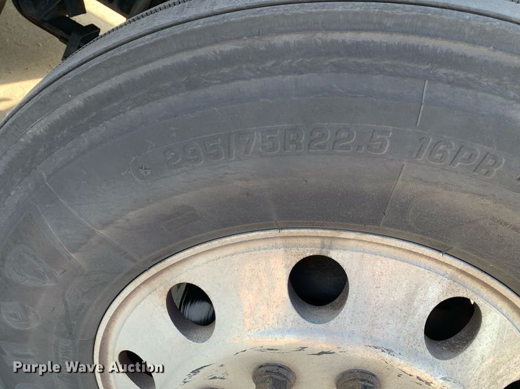 image for item DP8663 2020 Freightliner Cascadia  semi truck