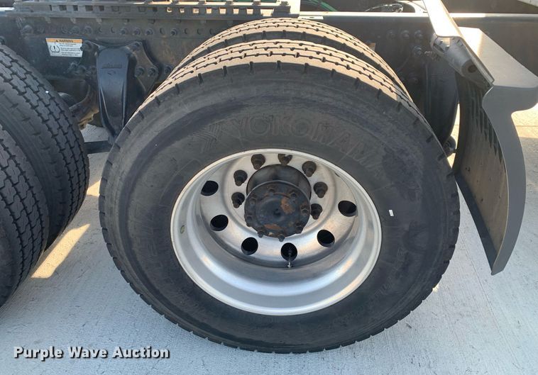 image for item DP8663 2020 Freightliner Cascadia  semi truck