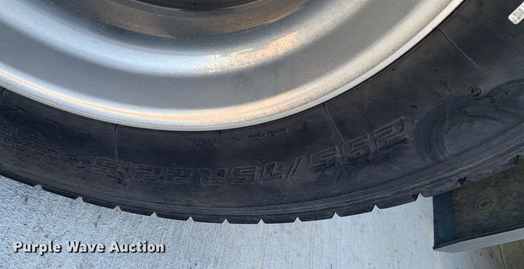 image for item DP8663 2020 Freightliner Cascadia  semi truck