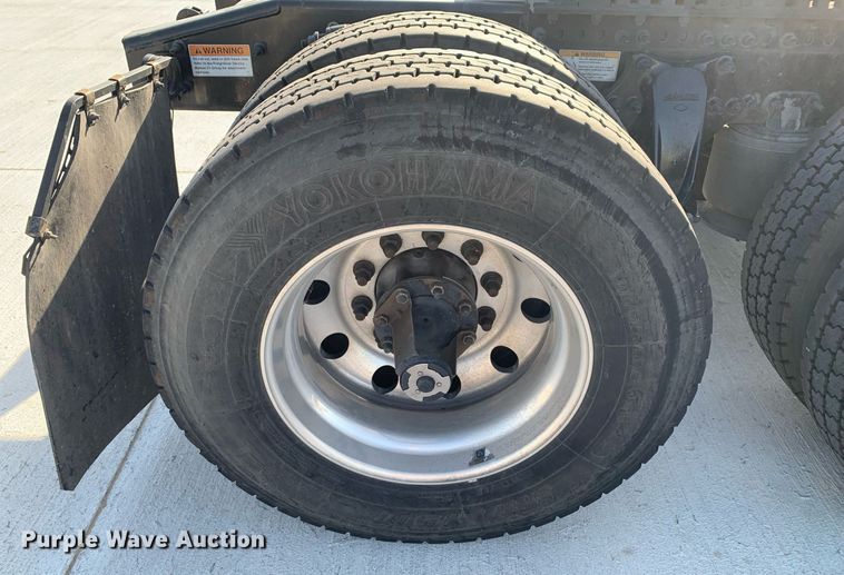 image for item DP8663 2020 Freightliner Cascadia  semi truck