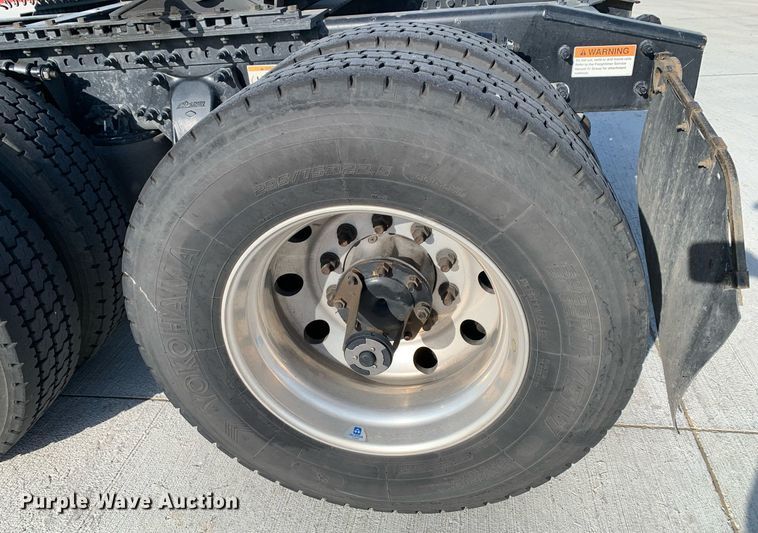 image for item DP8663 2020 Freightliner Cascadia  semi truck