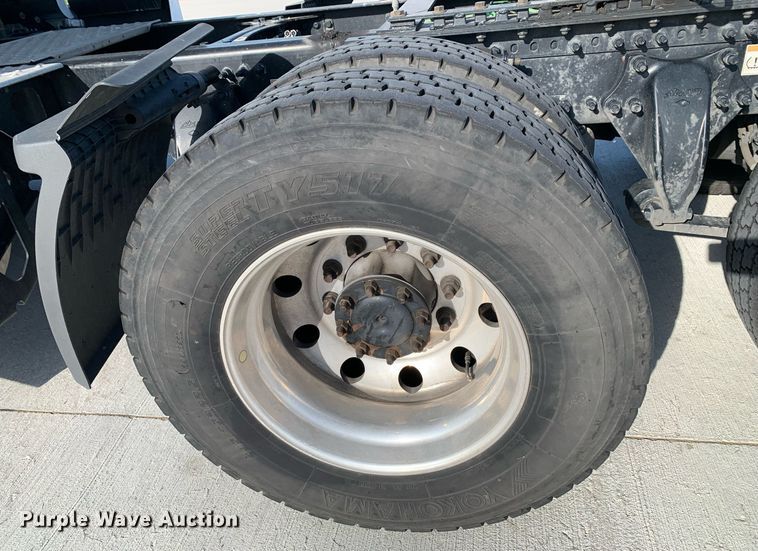 image for item DP8663 2020 Freightliner Cascadia  semi truck