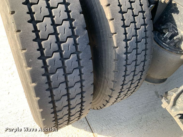 image for item DP8663 2020 Freightliner Cascadia  semi truck