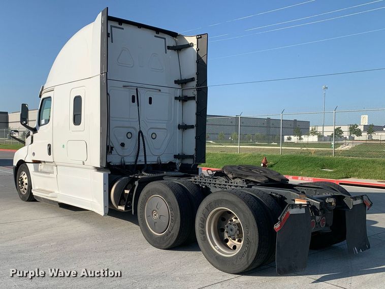 image for item DP8664 2020 Freightliner Cascadia  semi truck