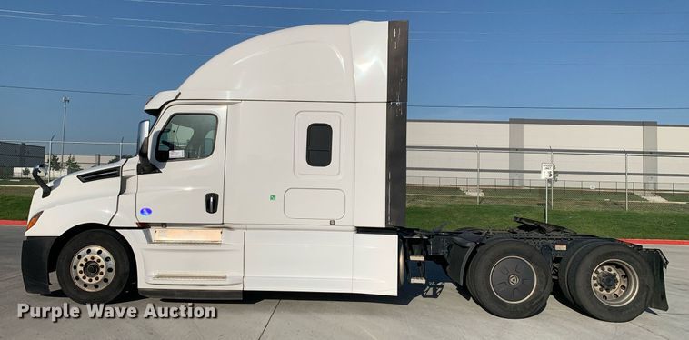 image for item DP8664 2020 Freightliner Cascadia  semi truck