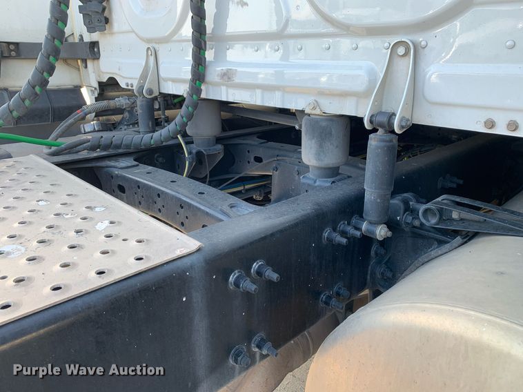 image for item DP8664 2020 Freightliner Cascadia  semi truck