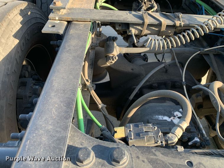 image for item DP8664 2020 Freightliner Cascadia  semi truck