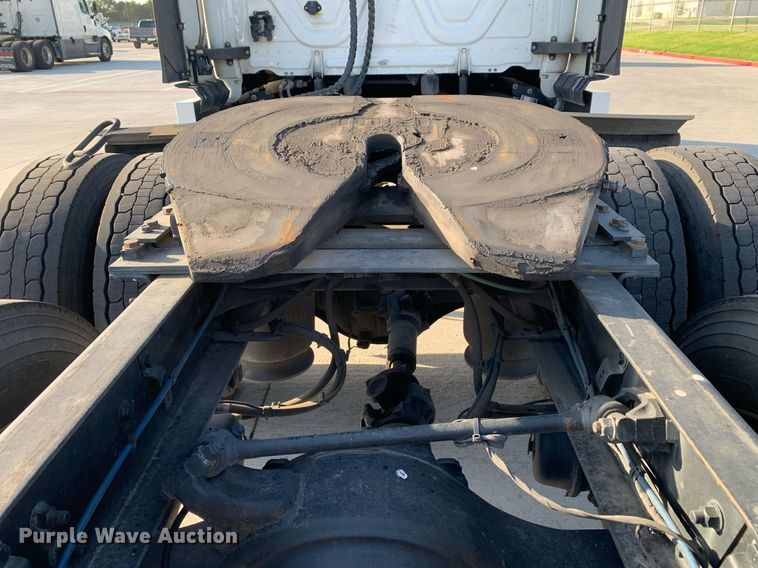 image for item DP8664 2020 Freightliner Cascadia  semi truck