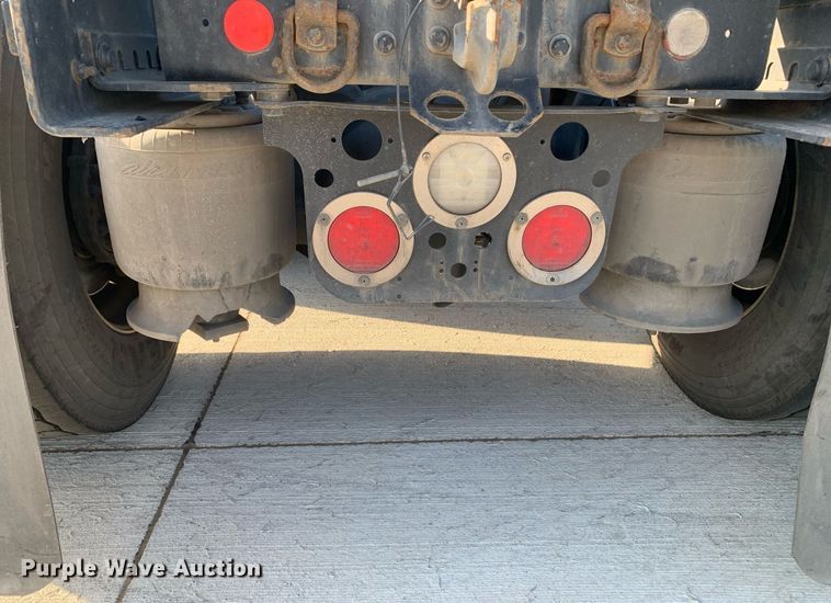 image for item DP8664 2020 Freightliner Cascadia  semi truck