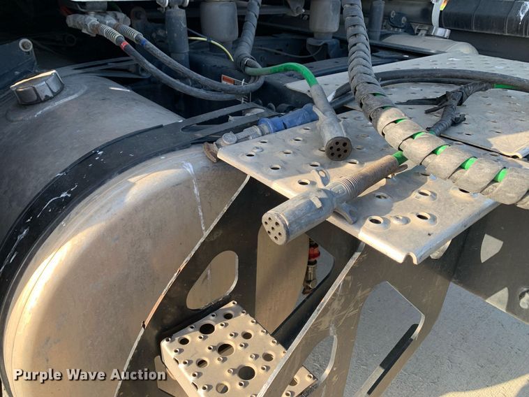 image for item DP8664 2020 Freightliner Cascadia  semi truck