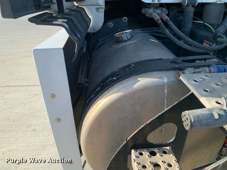 image for item DP8664 2020 Freightliner Cascadia  semi truck