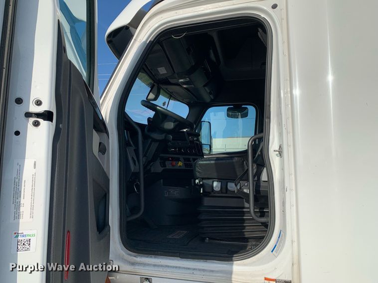 image for item DP8664 2020 Freightliner Cascadia  semi truck