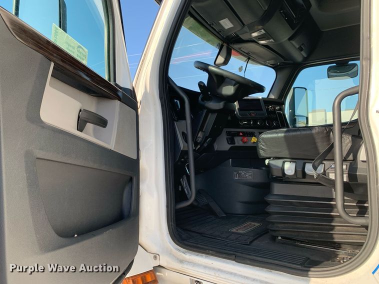 image for item DP8664 2020 Freightliner Cascadia  semi truck