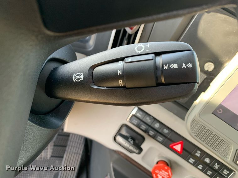 image for item DP8664 2020 Freightliner Cascadia  semi truck