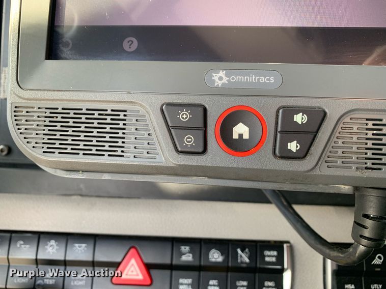 image for item DP8664 2020 Freightliner Cascadia  semi truck