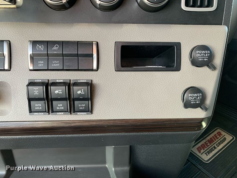 image for item DP8664 2020 Freightliner Cascadia  semi truck