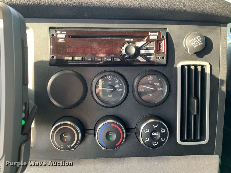 image for item DP8664 2020 Freightliner Cascadia  semi truck