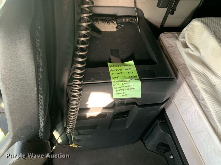 image for item DP8664 2020 Freightliner Cascadia  semi truck