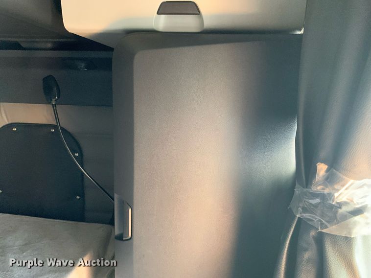 image for item DP8664 2020 Freightliner Cascadia  semi truck