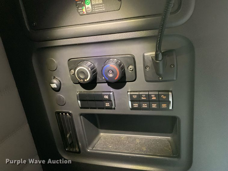 image for item DP8664 2020 Freightliner Cascadia  semi truck