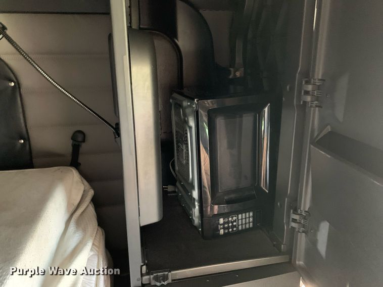 image for item DP8664 2020 Freightliner Cascadia  semi truck