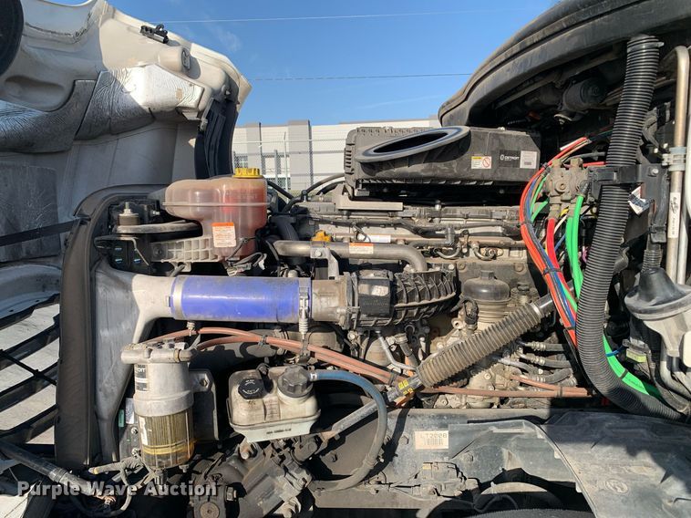 image for item DP8664 2020 Freightliner Cascadia  semi truck