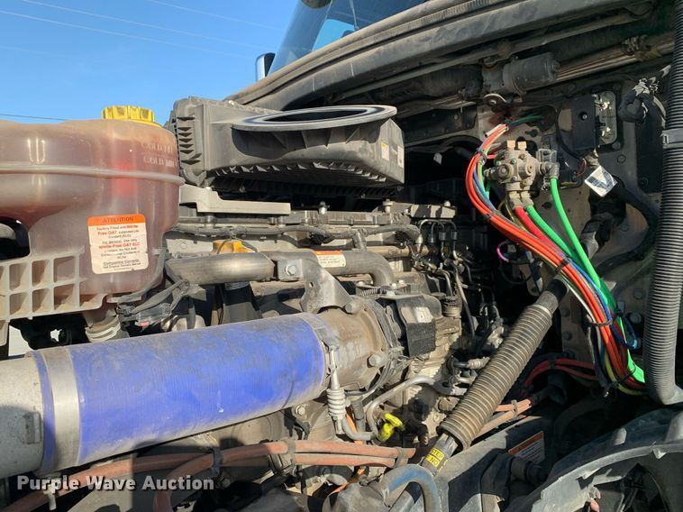 image for item DP8664 2020 Freightliner Cascadia  semi truck