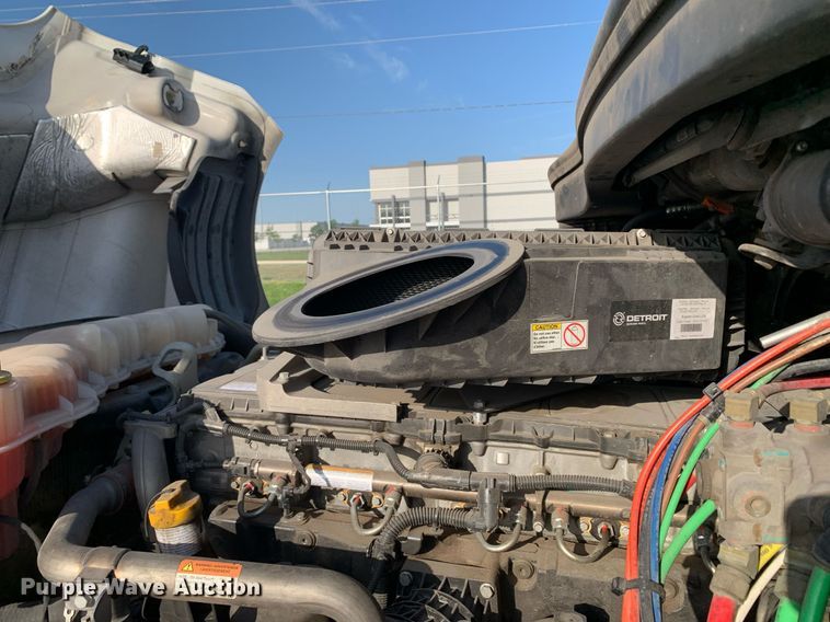 image for item DP8664 2020 Freightliner Cascadia  semi truck