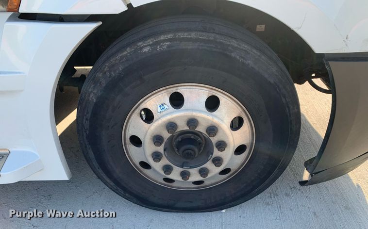 image for item DP8664 2020 Freightliner Cascadia  semi truck