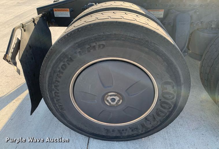 image for item DP8664 2020 Freightliner Cascadia  semi truck