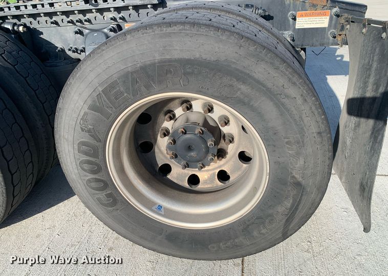 image for item DP8664 2020 Freightliner Cascadia  semi truck