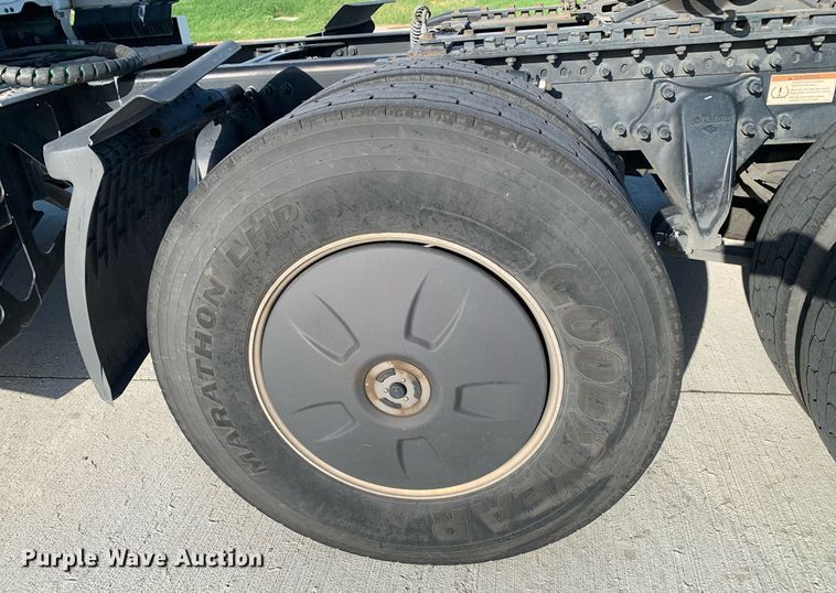 image for item DP8664 2020 Freightliner Cascadia  semi truck