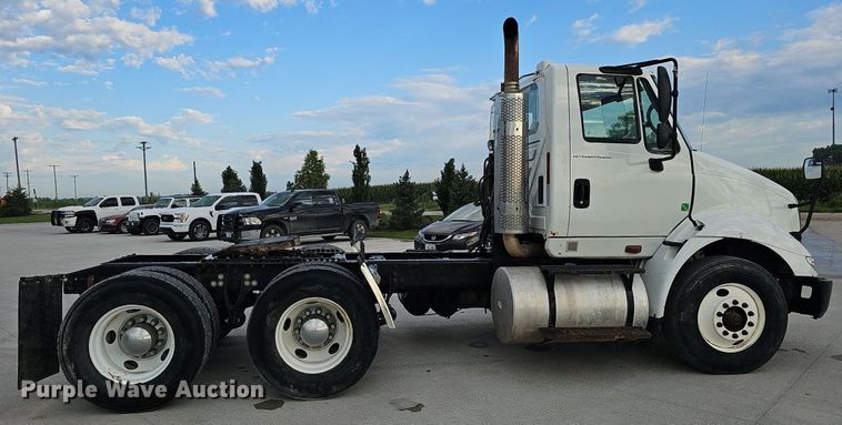 image for item DQ0142 2006 International 8600  semi truck