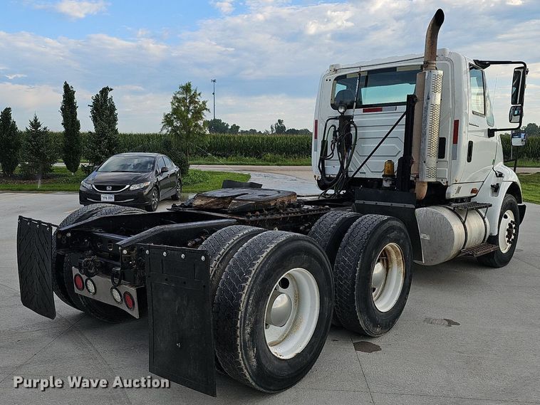 image for item DQ0142 2006 International 8600  semi truck