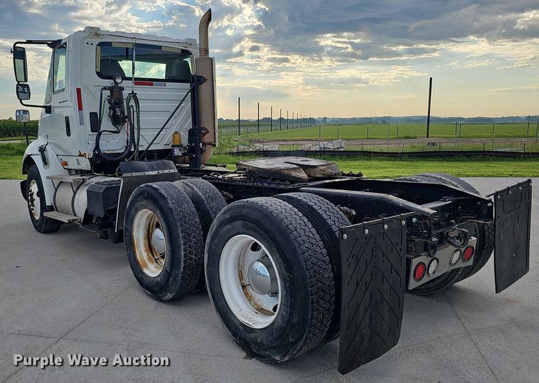 image for item DQ0142 2006 International 8600  semi truck