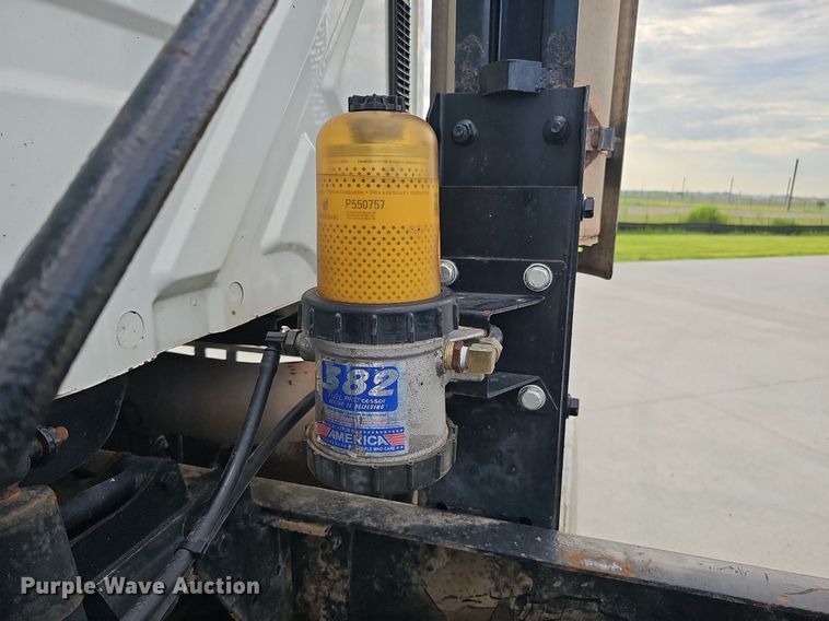 image for item DQ0142 2006 International 8600  semi truck