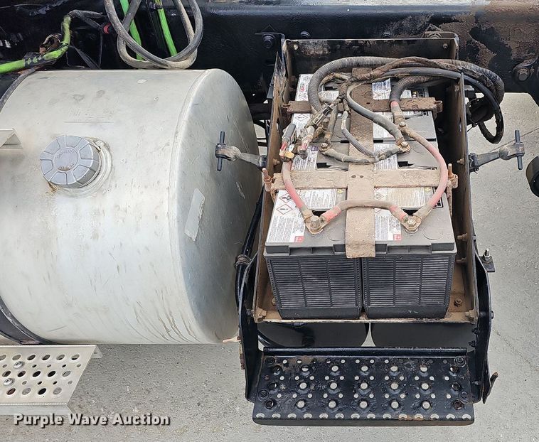 image for item DQ0142 2006 International 8600  semi truck