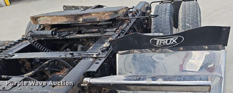 image for item DQ0142 2006 International 8600  semi truck