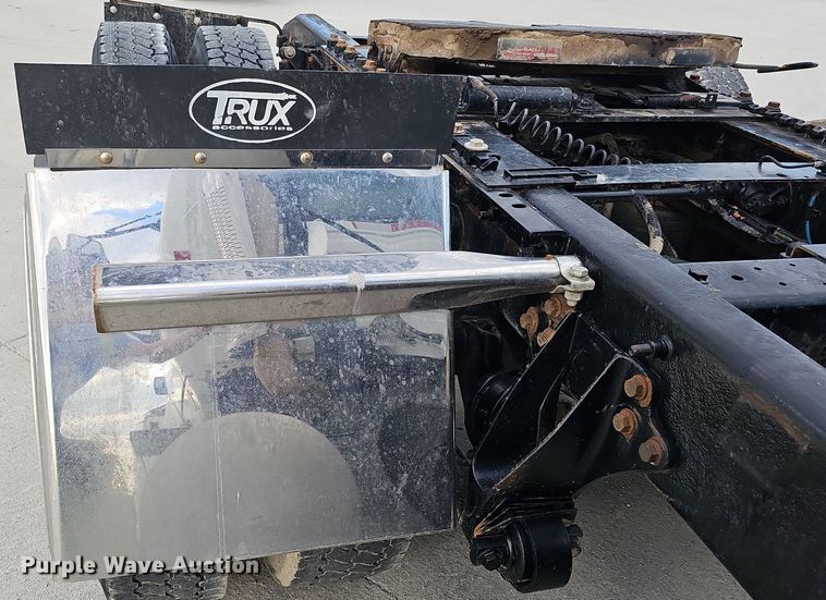 image for item DQ0142 2006 International 8600  semi truck