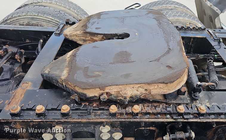 image for item DQ0142 2006 International 8600  semi truck