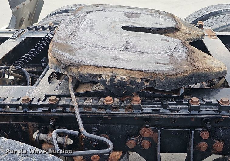 image for item DQ0142 2006 International 8600  semi truck