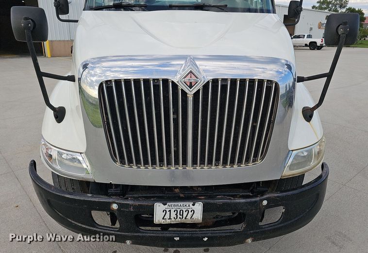 image for item DQ0142 2006 International 8600  semi truck